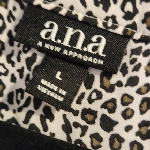 A.n.a Women's Animal  Print Top Size L Euc - Picture 2 of 4